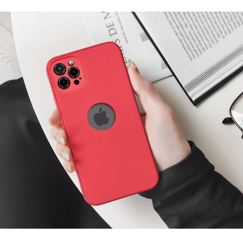 Optimieren Sie Ihr Apple iPhone 17 Pro Max mit der Forcell Soft Hülle. Passgenaues Design, Schutz vor Kratzern, elegantes mattschwarzes Finish. Funktionen bleiben zugänglich.