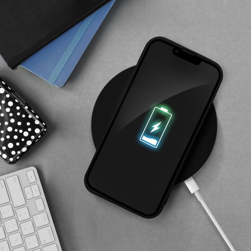 Eleganz trifft auf Schutz: Die schwarze Schutzhülle für das Apple iPhone 14 Pro umschließt das Smartphone nahtlos und bietet zuverlässigen Schutz vor Stößen und Kratzern, ohne dabei auf Stil zu verzichten.