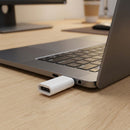 **Essenziell: Blue Star USB-C auf Micro-USB Adapter**

Laden & Synchronisieren leicht gemacht mit dem Blue Star USB-C auf Micro-USB Adapter. Verbinden Sie moderne und ältere Geräte mühelos. Klein, robust und benutzerfreundlich – essenziell für jeden Technik-Haushalt!