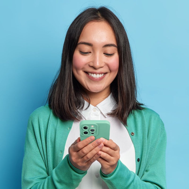 Schützen Sie Ihr Samsung Galaxy A56 stilvoll mit der Roar Luna Hülle. Diese passgenaue, flexible und robuste TPU-Hülle bietet erstklassigen Schutz und modernes Design. Jetzt entdecken!