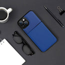 Die Schutzhülle für das Apple iPhone 13 vereint stilvolles Design und effektiven Schutz. Mit einem attraktiven blauen Farbton und strukturierten Oberflächen bietet sie nicht nur einen stabilen Halt, sondern schützt auch vor Stößen und Kratzern. Ideal für alle, die ihr Gerät sicher und modisch gestalten möchten.