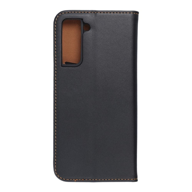 Schlicht und stilvoll: Diese schwarze Handytasche für das Samsung Galaxy S21 bietet eleganten Schutz. Mit ihrem schlanken Design und der kontrastierenden Naht ist sie das perfekte Accessoire für Ihren Alltag.