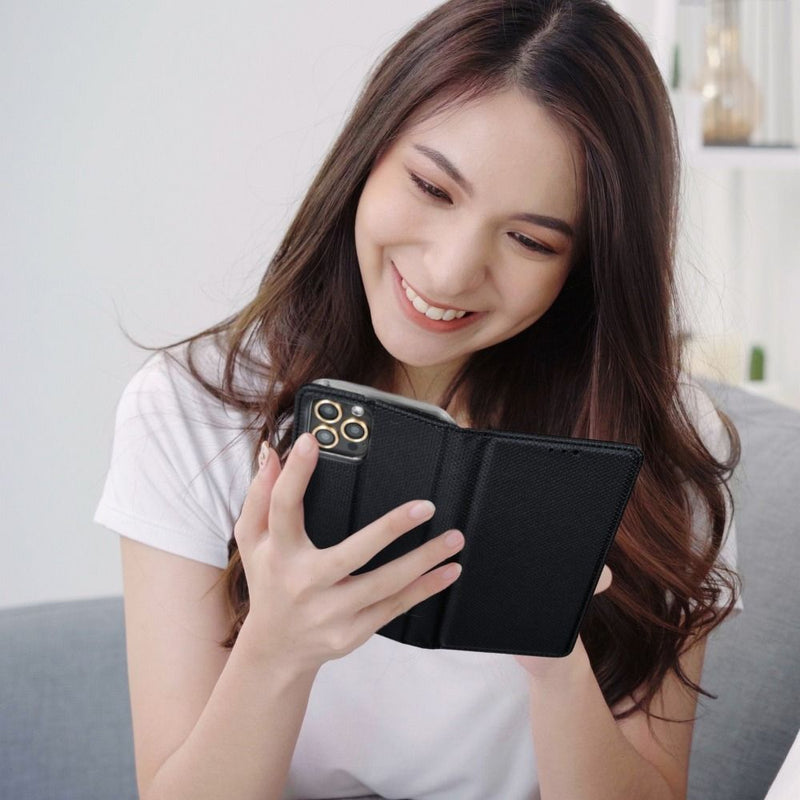 Schützen Sie Ihr Samsung Galaxy Xcover 5 mit dieser eleganten schwarzen Handytasche. Die maßgeschneiderte Hülle bietet einen sicheren Schutz für Ihr Gerät, während das hochwertige Material und das schlichte Design einen stilvollen Look garantieren.