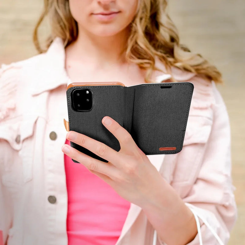 Apple iPhone 15 Pro schwarze Klapphülle