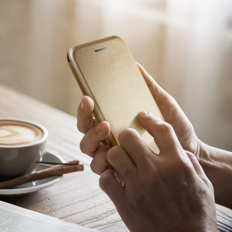 Handytasche in Farbe gold für das Apple iPhone 15 Pro