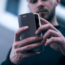 Optimieren Sie Ihr Samsung Galaxy A36 mit dem SENSITIVE Book Holster! Speziell entworfen, bietet es robusten Schutz und dient als praktischer TV-Ständer. Sicher, stilvoll und mit Aussparungen für einfachen Zugang zu Anschlüssen. Ideal für den modernen Benutzer!