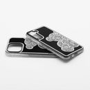 Schützen Sie Ihr iPhone 16 Pro stilvoll mit der Teddy Bear Hülle. Aus robustem PU/TPU, mit glitzerndem Teddybär-Muster und erhöhten Kanten für maximalen Schutz. Ideal für Modebewusste!