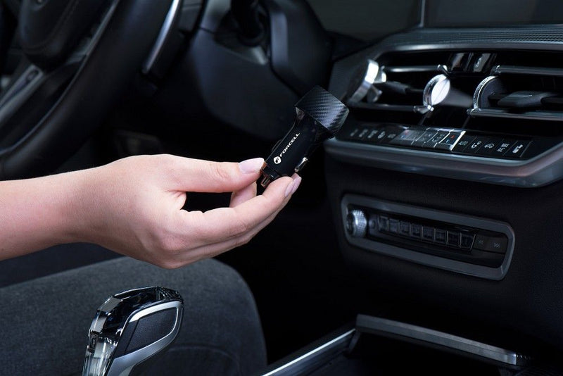 Entdecken Sie den FORCELL CARBON USB A Reiselader: Schnelles Laden mit bis zu 18W und QC 3.0. Universeller Anschluss, sicher & zertifiziert für alle Ihre Geräte!