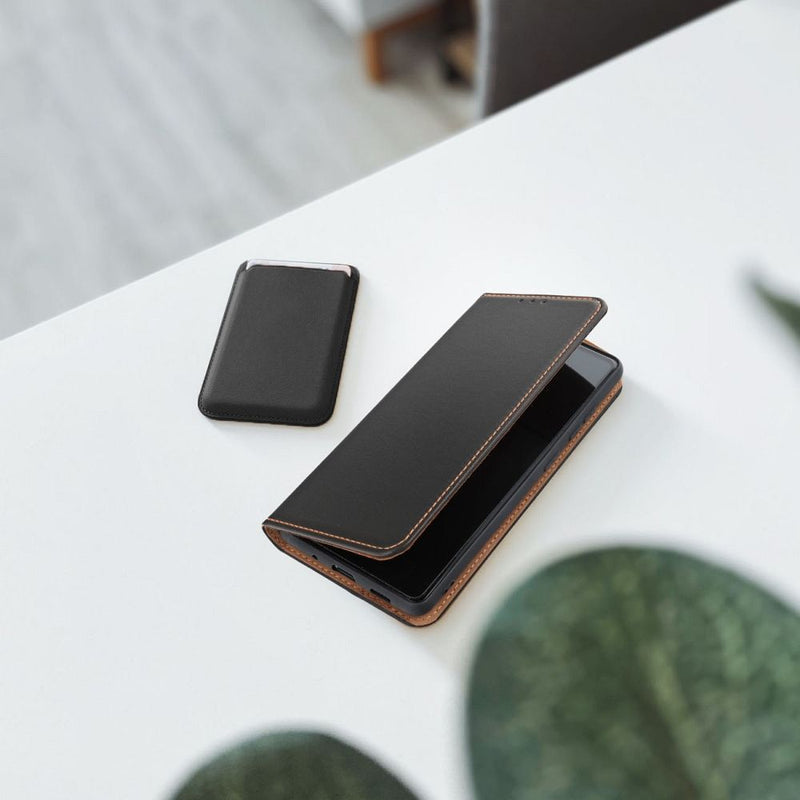 Schützen Sie Ihr Samsung Galaxy A56 mit der Elegant Classic Smart Pro Hülle aus Naturleder und TPU. Optimaler Schutz, elegantes Design und praktische Funktionen wie eine Innentasche und Aufstellfunktion. Jetzt entdecken!