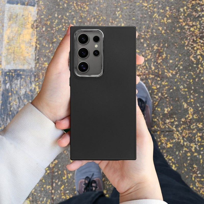 Schützen Sie Ihr Samsung Galaxy A26 5G mit dem stylishen Frame Case! Verstärkte TPU-Ränder und robuster PC-Schutz für die Kamera bieten optimalen Schutz und Style. Ideal für den Alltag!