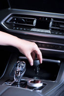 Mit dem FORCELL CARBON Dual USB Reiselader laden Sie effizient und sicher. Zwei Typ-C Ports mit PD 3.0 ermöglichen schnelles Laden. Ideal fürs Auto! Ideal für lange Fahrten und Multi-Gerät-Nutzer.
