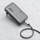 Der Forcell F-Energy Ultra Slim GaN III Ladegerät bietet mit 65W Leistung und zwei USB-C sowie einem USB-A Port eine effiziente Lösung für schnelles Laden. Ideal für moderne Geräte, unterstützt es Quick Charge 4.0 und Power Delivery, und punktet durch sein kompaktes Design.