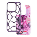 Entdecke stilvollen Schutz mit der Schutzhülle für das Apple iPhone 16 in Violett V4. Ihr geometrisches Design mit marmorierten violetten Mustern vereint Ästhetik mit Robustheit, um Dein Smartphone vor den Tücken des Alltags zu bewahren. Eine harmonische Symbiose aus Funktionalität und modischem Ausdruck.