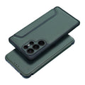 Schützen Sie Ihr Samsung Galaxy A56 mit dem Razor Book Case: elegant, robust, mit Magnetverschluss und extra Kamera-Schutz. Ideal für Kreditkarten und Notizen. Stylishes Carbon-Design für optimalen Handy-Schutz.