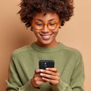 Schützen Sie Ihr Apple iPhone 17 stilvoll mit dem Roar Luna Case. Diese elegante Hülle bietet optimalen Schutz vor Kratzern und Stößen, während das pastellfarbene Design und die matte Oberfläche Ihr Smartphone stylish in Szene setzen. Kabelloses Laden und präzise Cutouts sorgen für höchste Funktionalität.