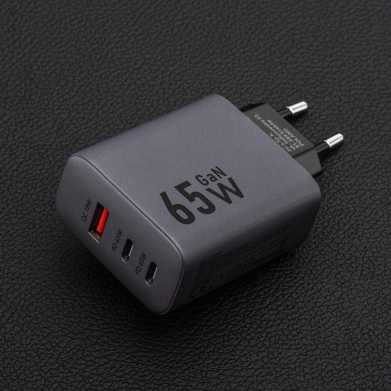Forcell Ladegerät: 65W Power dank GAN-Technologie, USB-A & 2x USB-C. Schnellladen mit PD & Quick Charge 4.0 für effiziente, schnelle Aufladung. Ideal für alle Geräte. Sicher & kompakt – perfekt für unterwegs.