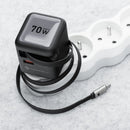**Dual Reiselader USB-A USB-C 70W: Spitzentechnologie für Unterwegs**

Entdecken Sie den Dual Reiselader USB-A USB-C 70W - Ihr optimaler Begleiter für schnelles und sicheres Laden. Mit fortschrittlicher GaN3-Technologie bietet dieser Lader maximale Effizienz und umweltfreundliches Laden. Ideal für alle, die unterwegs nicht auf Leistung verzichten wollen.