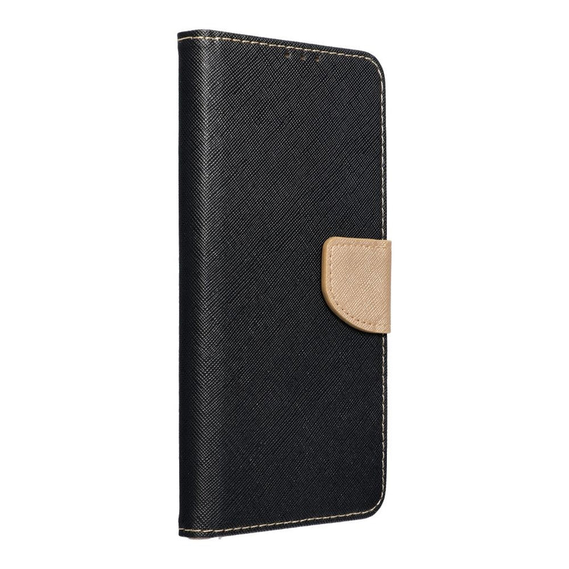Entdecken Sie den perfekten Schutz für Ihr Samsung Galaxy A34 5G – die stilvolle schwarze Handytasche V3. Ihr elegantes Design mit strapazierfähigem Material bietet nicht nur Sicherheit vor Kratzern und Stößen, sondern auch einen Hauch von Klassik für Ihren Alltag.