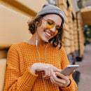 Entdecken Sie die Welt des kristallklaren Sounds mit den Forcell Lightning Earphones. Die perfekte Wahl für Ihr Apple iPhone, bieten diese weißen In-Ear-Kopfhörer eine mühelose Verbindung über den 8-Pin Lightning-Anschluss. Mit ihrer eleganten Verpackung und dem neuen Box-Design sind sie das ideale Accessoire für Musikliebhaber, die Wert auf Qualität und Stil legen. Genießen Sie kabelgebundene Klarheit und komfortable Anruffunktionen direkt aus der Box.