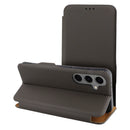 Schützen Sie Ihr Samsung Galaxy S25 Ultra mit dem Folio Side Magnet Case! Innovatives Design, optimal für S-Pen-Nutzung, elegant in Öko-Leder mit Karbonmuster. Perfekter Halt und Schutz. Jetzt entdecken!