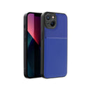 Die Schutzhülle für das Apple iPhone 13 vereint stilvolles Design und effektiven Schutz. Mit einem attraktiven blauen Farbton und strukturierten Oberflächen bietet sie nicht nur einen stabilen Halt, sondern schützt auch vor Stößen und Kratzern. Ideal für alle, die ihr Gerät sicher und modisch gestalten möchten.