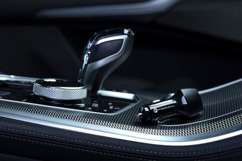 Entdecken Sie den FORCELL CARBON USB A Reiselader: Schnelles Laden mit bis zu 18W und QC 3.0. Universeller Anschluss, sicher & zertifiziert für alle Ihre Geräte!