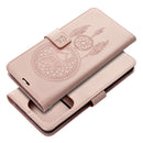 Entdecken Sie das MEZZO Holster für das Samsung Galaxy A57! Dieses elegante Etui aus strapazierfähigem Eco-Leder bietet Platz für Karten und Bargeld. Mit praktischem Kabelstrang, magnetischer Schließe und hochwertigem Design bleibt Ihr Smartphone stilvoll und sicher verstaut.