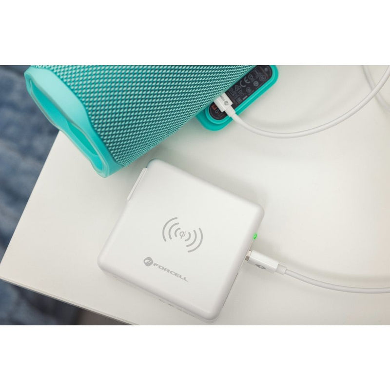 Der Multi Reiselader 6 in 1 - Perfekt für Reisen! Mit 6 Anschlüssen, darunter USB und USB-C, ermöglicht er das gleichzeitige Laden mehrerer Geräte. Integrierte Powerbank mit 8.000 mAh und Quick Charge 3.0 für schnelles Aufladen. Ideal für globale Steckerstandards.