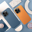 Schützen Sie Ihr iPhone 12 Pro Max stilvoll mit einem Leder MagSafe Case. Dieses hochwertige, marineblaue Lederetui passt nahtlos und bietet nicht nur Schutz vor Stößen und Kratzern, sondern auch die Funktionalität der MagSafe-Technologie für ein müheloses kabelloses Laden. Genießen Sie gleichzeitig das luxuriöse Gefühl und das elegante Design.