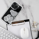 Schützen Sie Ihr iPhone 16 Pro stilvoll mit der Teddy Bear Hülle. Aus robustem PU/TPU, mit glitzerndem Teddybär-Muster und erhöhten Kanten für maximalen Schutz. Ideal für Modebewusste!