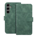 Schützen Sie Ihr Samsung Galaxy S24 Plus stilvoll mit dieser eleganten grünen Handytasche. Diese praktische Hülle bietet nicht nur Schutz vor Stößen und Kratzern, sondern dient auch als praktischer Ständer für mediales Genießen.