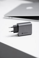 Kaufen Sie den Forcell Wandladegerät 65W mit fortschrittlicher GAN-Technologie! Ideal für Reisen, unterstützt PD und Quick Charge 4.0 für schnelles Laden. Laden Sie drei Geräte gleichzeitig mit diesem kompakten, leistungsfähigen Lader.