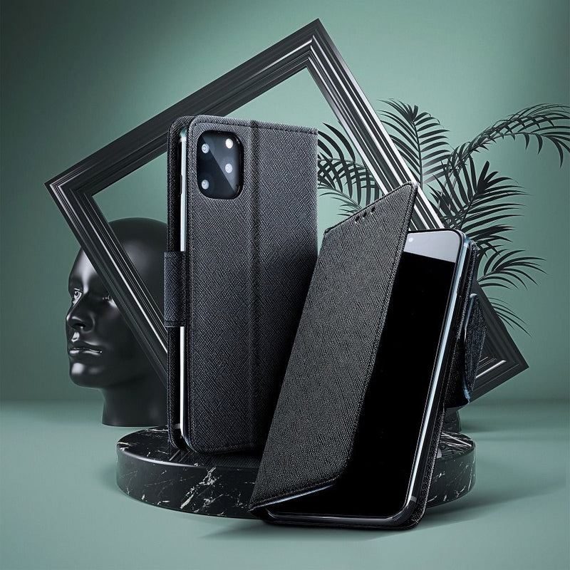 Schützen Sie Ihr Huawei P30 Lite stilvoll mit dem Fancy Book Case. Diese multifunktionale Tasche bietet nicht nur Schutz, sondern auch Kartenfächer und eine Standfunktion. Ideal für jeden, der Funktionalität und Stil vereint sucht.