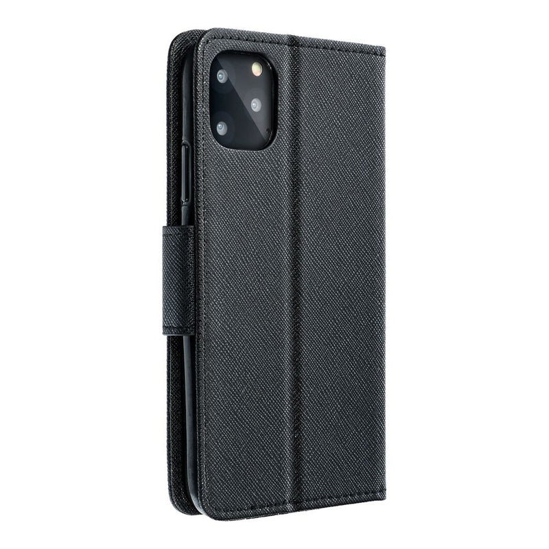 Schützen Sie Ihr Huawei P30 Lite stilvoll mit dem Fancy Book Case. Diese multifunktionale Tasche bietet nicht nur Schutz, sondern auch Kartenfächer und eine Standfunktion. Ideal für jeden, der Funktionalität und Stil vereint sucht.