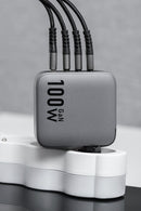 Der FORCELL F-Energy GaN VT-46 ist ein kompakter, leistungsstarker Reiselader, ausgestattet mit drei USB-C-Anschlüssen und einem USB-A-Anschluss. Er bietet dank Power Delivery (PD) und Quick Charge 4.0-Technologie schnelles Aufladen mit bis zu 100 Watt Leistung und ist damit ideal für das Aufladen verschiedener Geräte, einschließlich Laptops. Mit seinem eleganten grauen Design ist dieser Charger eine praktische Ergänzung für die moderne Technikausstattung unterwegs.