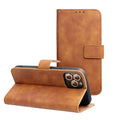 Optimieren Sie Ihr Samsung Galaxy A56 mit dem TENDER Holster aus Kunstleder. Es bietet Rundumschutz, magnetische Verschlussklappe und praktische Fächer für Unterlagen und Bargeld. Ideal zum Filme schauen in TV-Stand-Position!
