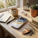 Schützen Sie Ihr Apple iPhone 17 Pro stilvoll mit dem Golden Case! Dieses elegante, hybrid konstruierte Case vereint robuste Materialien für optimalen Schutz und einfachen Zugang zu MagSafe®. Ein perfekter Look mit glitzerndem Akzent und praktischen Features!