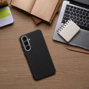 Schützen Sie Ihr Samsung Galaxy A36 mit der robusten KEVLAR Hülle. Elegant und funktional, garantiert sie Schutz vor Kratzern und Stößen. MagSafe-kompatibel, ermöglicht sie einfache Nutzung von Zubehör. Ideal für den täglichen Gebrauch.