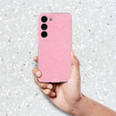 Die pinke Handytasche für das Samsung Galaxy A35 vereint stilvolles Design und effektiven Schutz. Mit einem glänzenden Finish verleiht sie deinem Smartphone einen trendigen Look und schützt es gleichzeitig vor Kratzern und Stößen. Ideal für modebewusste Nutzer!