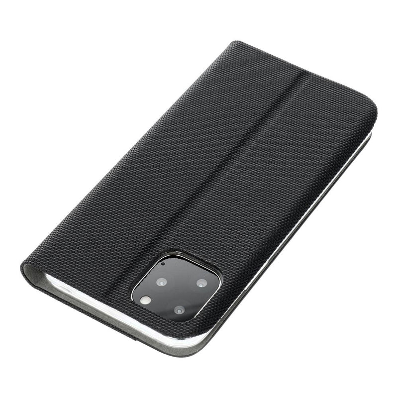 Eleganter Schutz: Diese schwarze Schutzhülle für das Huawei P30 Lite besticht durch ihr schlankes Design und bietet gleichzeitig zuverlässigen Schutz vor Kratzern und Stößen. Mit ihrer strukturierten Oberfläche liegt sie gut in der Hand und unterstreicht den stilvollen Look Ihres Smartphones.