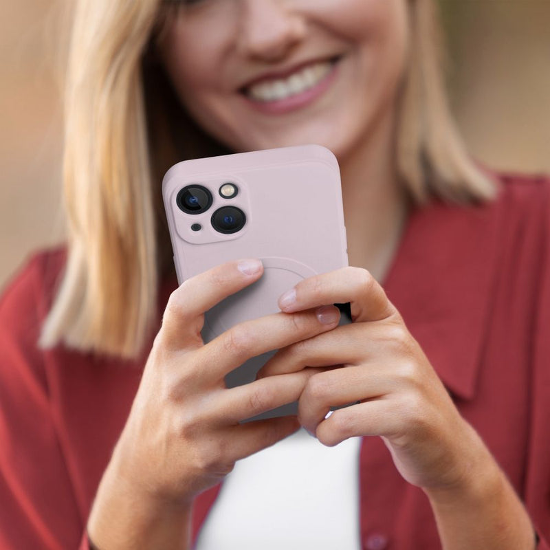 Schützen Sie Ihr Apple iPhone 17 Pro optimal mit dem Silikon Mag Cover! Es bietet nicht nur Schutz vor Stößen und Kratzern, sondern unterstützt auch das MagSafe-induktive Laden. Ideal für jede Situation.