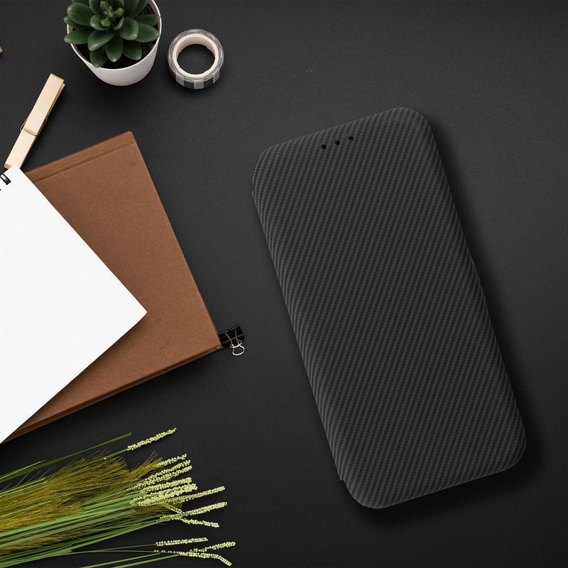 Schützen Sie Ihr Samsung Galaxy S25 Plus mit der stylischen Folio Side Magnet Hülle. Innovativer Magnetverschluss & ökologisches Leder mit Karbonmuster - ideal für S-Pen Nutzung. Jetzt kaufen!