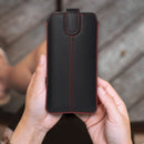Entdecken Sie die Universal Smartphone-Tasche aus Öko-Leder! Eleganz trifft auf Funktionalität: Schutz vor Kratzern, praktischer Klettverschluss, Trageriemen für einfache Bedienung. Ideal für stilbewusste, umweltbewusste Nutzer.