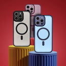 Schützen Sie Ihr Apple iPhone 17 Pro mit dem eleganten Variete Mag Cover. Erhöhte Ränder, Schutzglas für die Kamera und MagSafe-kompatible Magnetfunktion bieten optimalen Schutz und Funktionalität. Ideal für stilbewusste Nutzer!