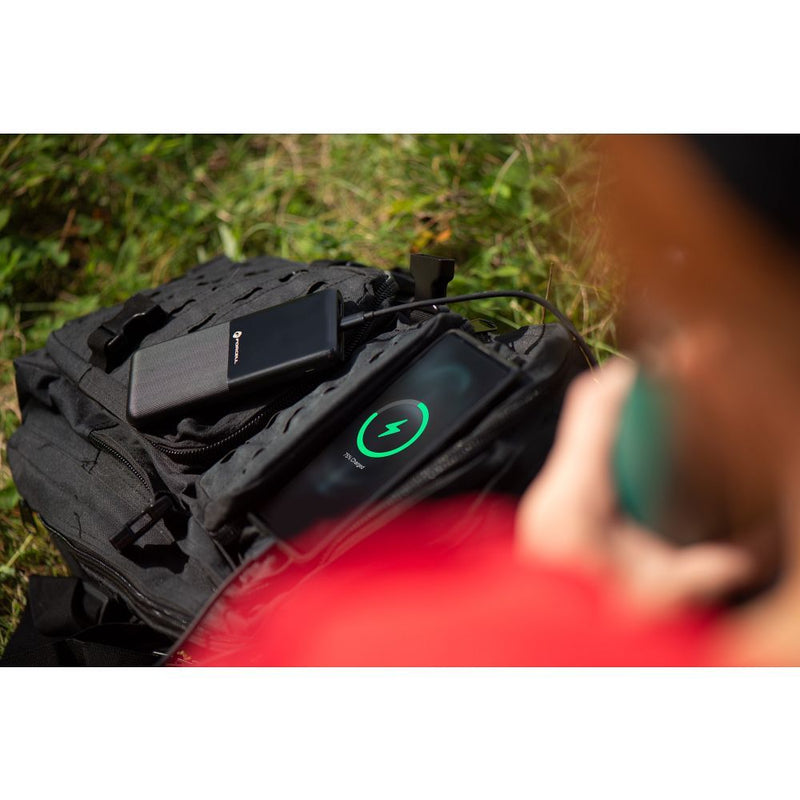 Entdecken Sie die P10k1 Powerbank mit 10.000 mAH & LCD-Anzeige! Perfekt für unterwegs, zeigt es den Ladestatus klar und lädt Ihre Geräte schnell. Ideal für Reisen!