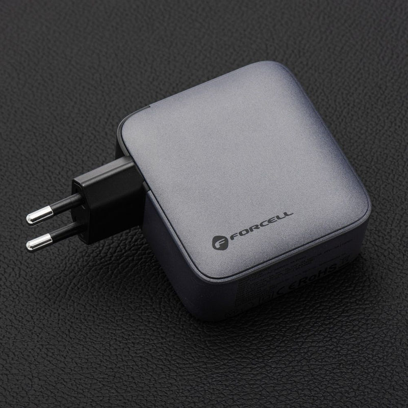 Forcell Ladegerät mit 100W Power Delivery und Quick Charge 4.0 bietet effizientes Schnellladen für mehrere Geräte. Kompakt, mit GAN-Technologie und 4 Ports (1x USB, 3x USB-C). Ideal für schnelles Laden unterwegs!