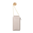 Diese stilvolle Handytasche mit Umhängekette bietet nicht nur einen eleganten Look, sondern auch Schutz für Ihr Smartphone. Das robuste Material schützt das Gerät vor Kratzern und Stößen, während die kompakte Form einen leichten Transport ermöglicht – ideal für den Alltag.