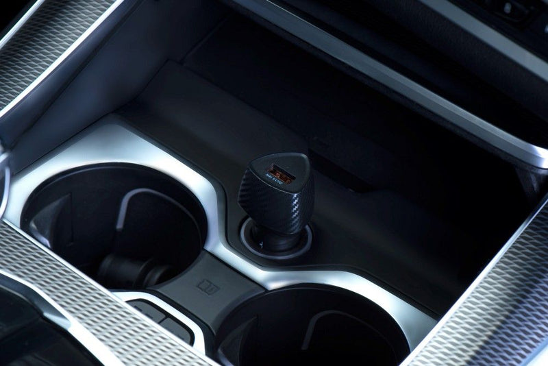 Entdecken Sie den FORCELL CARBON USB A Reiselader: Schnelles Laden mit bis zu 18W und QC 3.0. Universeller Anschluss, sicher & zertifiziert für alle Ihre Geräte!