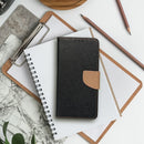 Entdecken Sie stilvollen Schutz für Ihr Samsung Galaxy A15 5G mit unserer Handytasche in Schwarz V2. Die elegante schwarze Textur kombiniert mit subtilen beige Akzenten verleiht Ihrem Smartphone ein klassisches, aber dennoch modernes Aussehen. Robust und funktional - ideal für den alltäglichen Gebrauch.