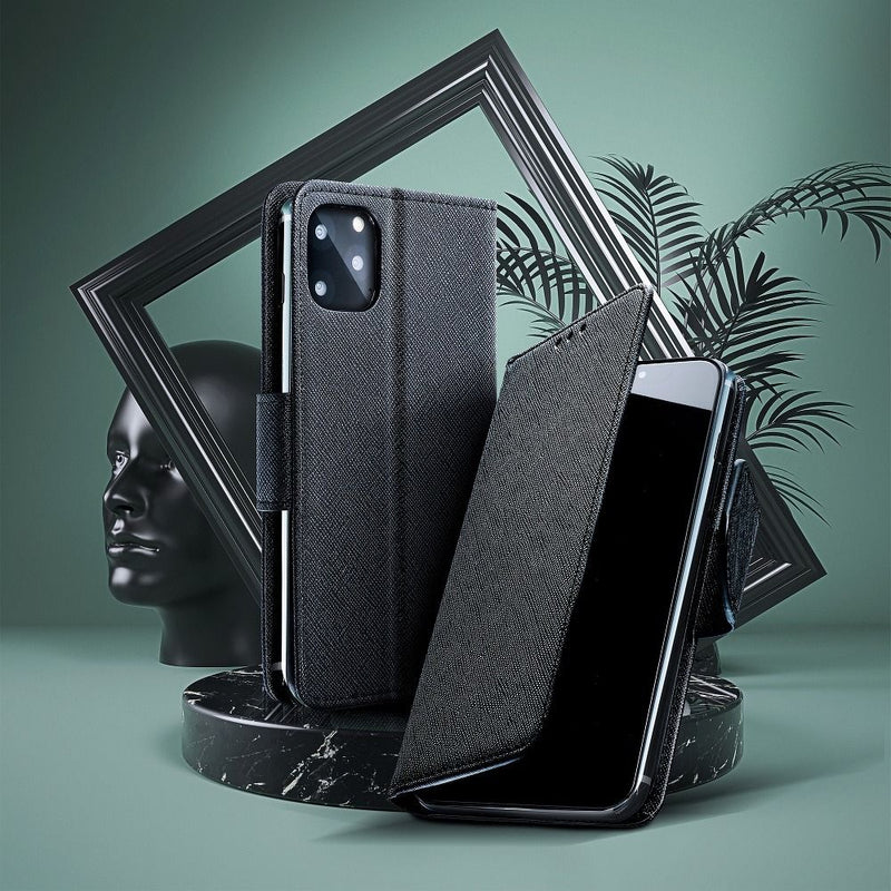 Schlicht und funktional: Die schwarze Schutzhülle für das Samsung Galaxy A32 4G LTE bietet stilvollen Schutz und praktischen Nutzen mit integrierten Fächern für Karten oder Geldscheine, ideal für den Alltag. Ihr Samsung bleibt sicher und elegant verpackt.